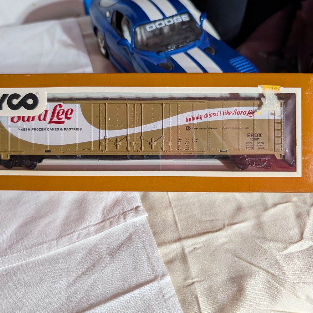 HO Scale TYCO  Reefer Sara Lee Car